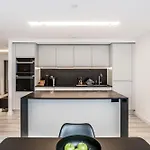 Luxury 2-Bed, 2.5 Bath Apartment Close To Borough Market